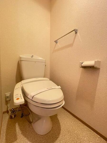 画像6:清潔感のある爽やかなトイレ。誰もがリラックスできる空間です。