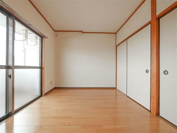 画像3:シンプルな室内は、住む人の個性が活きる空間に