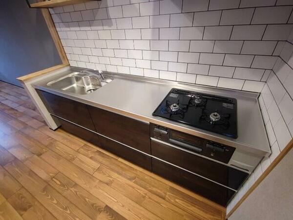 画像16:キッチンは調理スペースもあり料理がはかどりそうです。