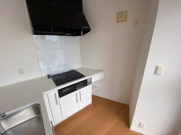 画像16:キッチン別角度です。冷蔵庫を置くスペースもあります！