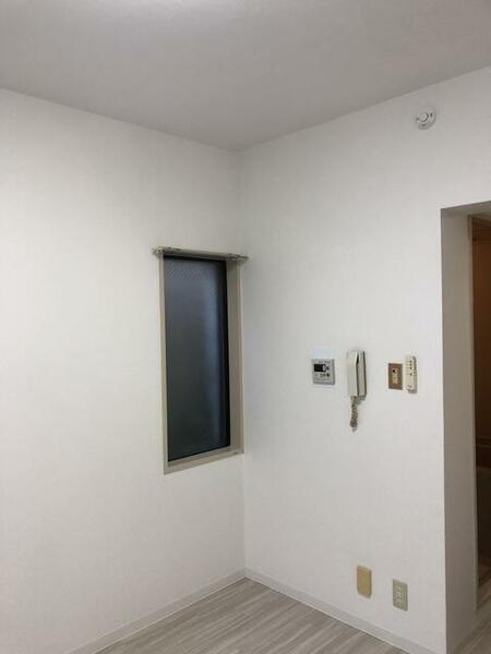 画像11:洋室5畳/窓