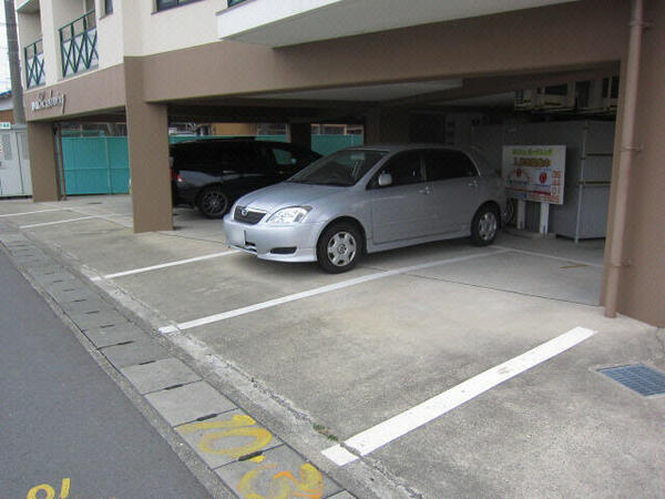 画像3:駐車場