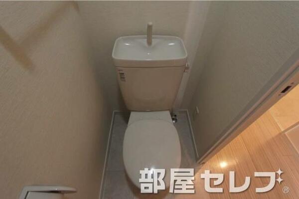 画像9:電源完備のトイレです。