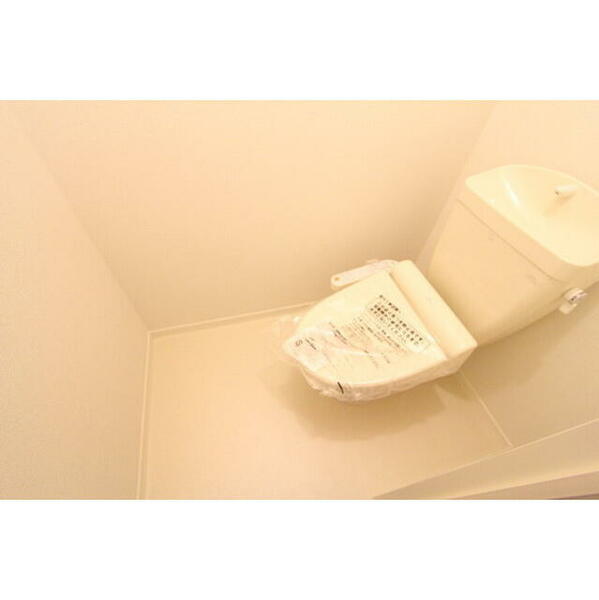 画像10:トイレには快適な温水洗浄便座