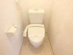 画像7:温水洗浄便座付きトイレです。