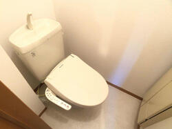 画像8:温水洗浄暖房便座つきトイレ