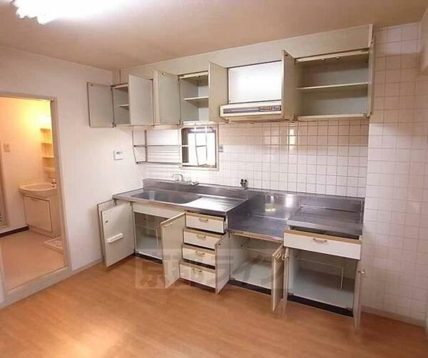画像11:キッチンの収納スペースです。
