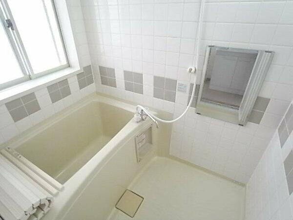 画像7:浴室に窓があり、換気乾燥できます