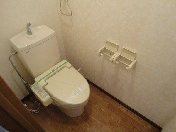 画像7:トイレ(人感センサーライト)