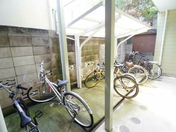 画像15:屋根付き駐輪場で大切な自転車もぬれません！