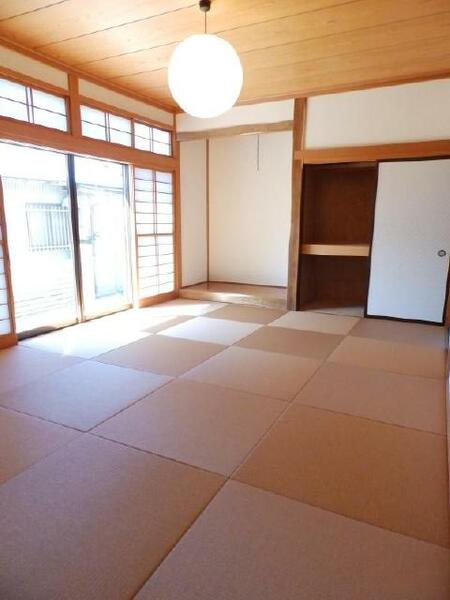 画像9:1F和室。琉球畳で高級感があります。
