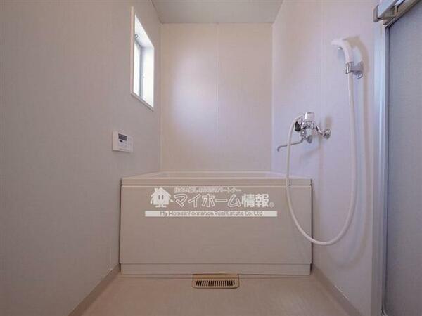 画像8:入浴にもお掃除にも便利なシャワー付き