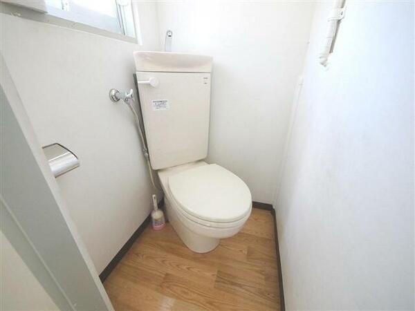画像6:清潔感のある明るいトイレ☆