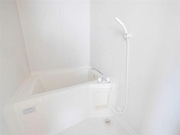 画像7:入浴にもお掃除にも便利なシャワー付き！