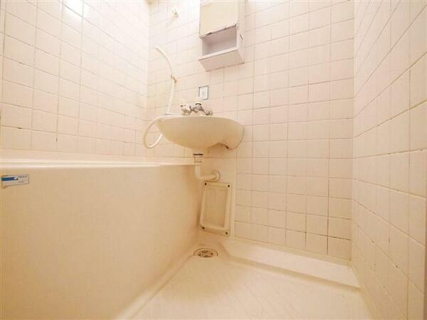 画像7:入浴にもお掃除にも便利なシャワー付き