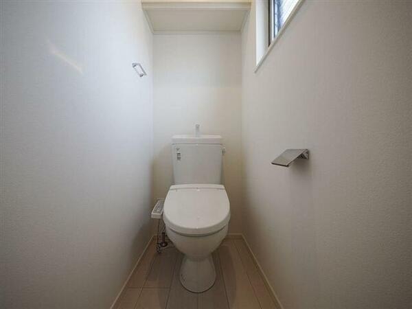 画像6:明るく清潔的なトイレは温水洗浄暖房便座付きです！