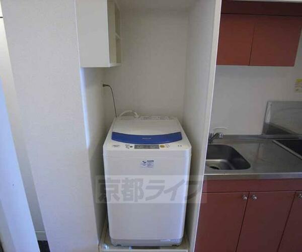 画像11:洗濯機はキッチンの隣にご...