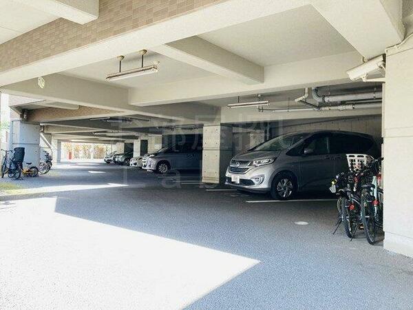 画像15:駐車場