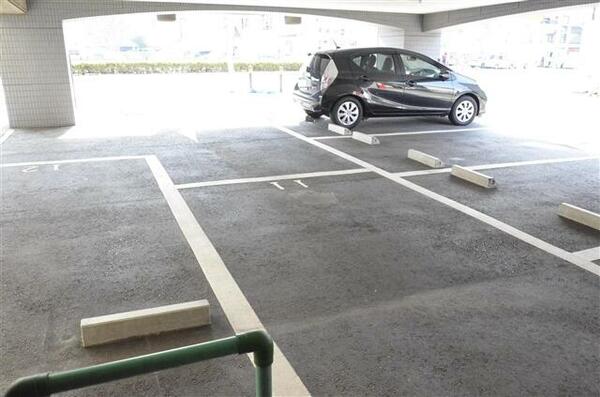 画像6:駐車場