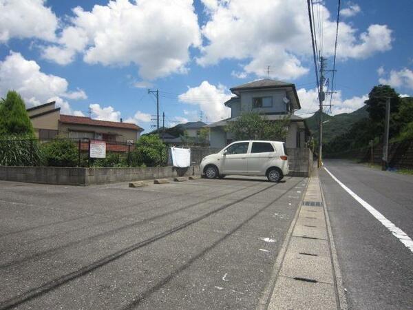 画像14:駐車場