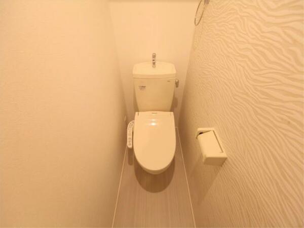 画像6:温水洗浄暖房便座付トイレ　同仕様写真