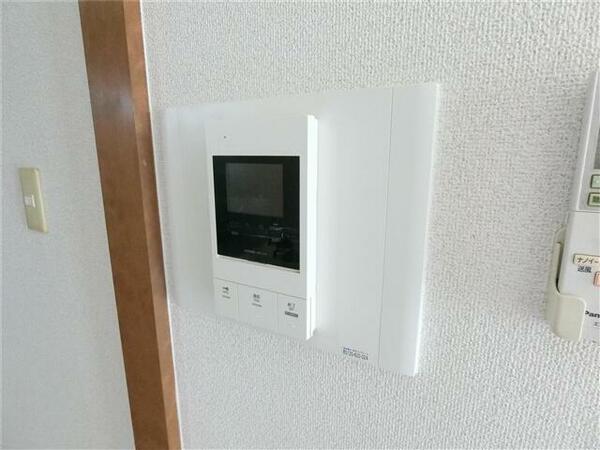 画像12:お部屋から来客者を確認できるＴＶドアホン♪（同仕様画像）