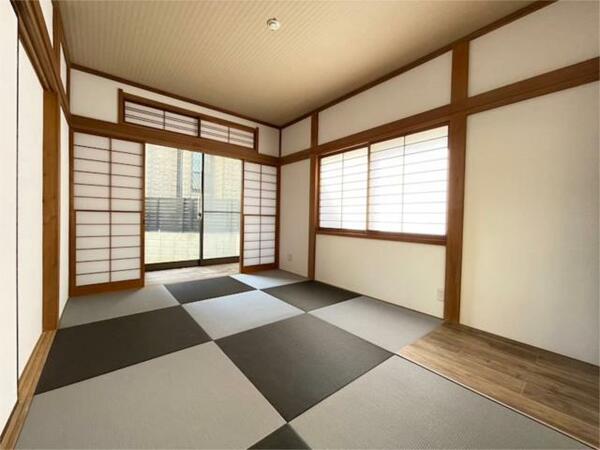 趣のある琉球畳の和室スペース