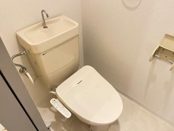 画像11:シャワー付トイレ
