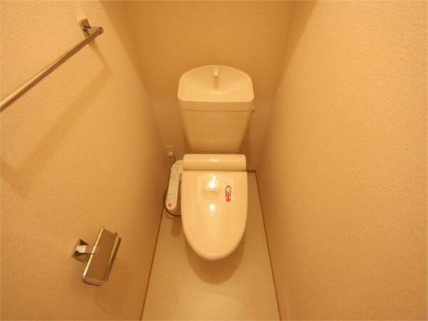 画像6:温水洗浄便座付トイレ