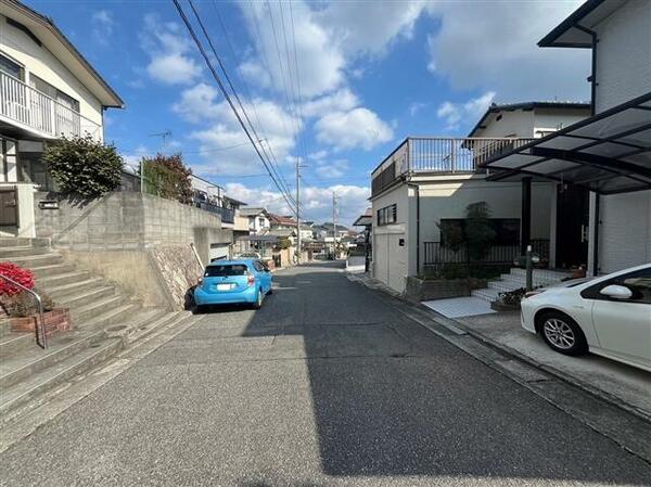 画像15:見通しの良い前面道路。