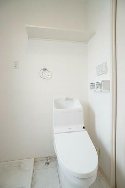 画像11:洗浄機能付き便座設置のトイレです