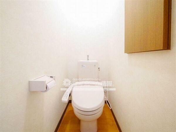 画像6:温かみのあるトイレは快適な温水洗浄暖房便座付き！