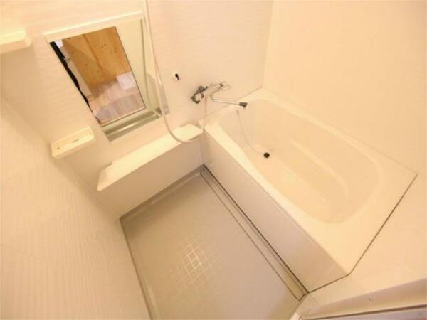 画像5:浴室暖房乾燥機　２４時間換気機能バスルーム　窓付（換気良好）