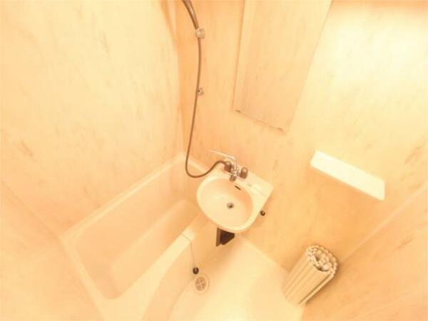 画像5:バスルーム（お風呂トイレ別）