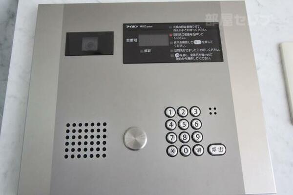 画像14:カードキー式のオートロック。エレベーターもカードで2重のロックされてます