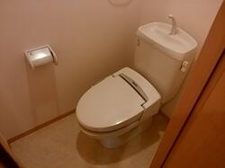 画像8:温水洗浄便座付トイレ