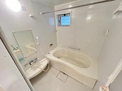 画像5:一坪サイズの浴室（追い焚き・浴室換気乾燥機付）