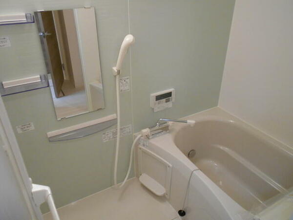 画像9:追い焚き給湯・浴室換気乾燥機付きのバスルームです☆