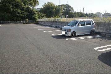 画像14:駐車場