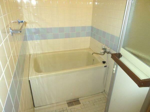 画像5:浴室暖房乾燥機付きのお風呂です