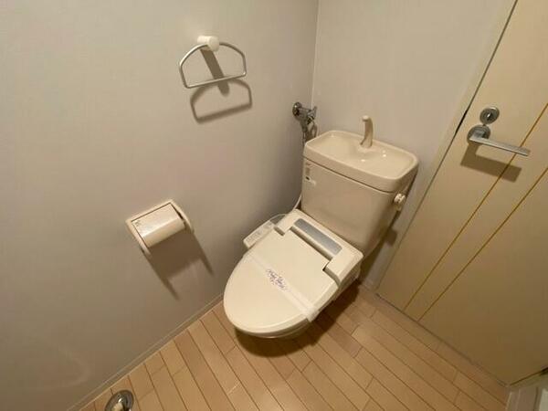 画像12:ウォシュレット付きのトイレです。シャワートイレは日本の宝。