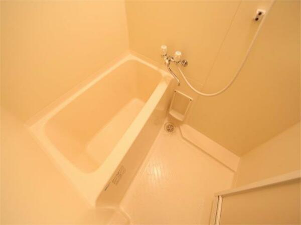 画像4:バスルーム（お風呂トイレ別）