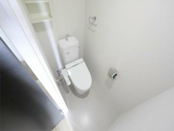 画像7:温水洗浄暖房便座付トイレ