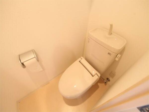 画像12:トイレ　暖房便座付