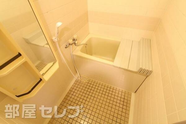 画像5:シンプルな浴室です。