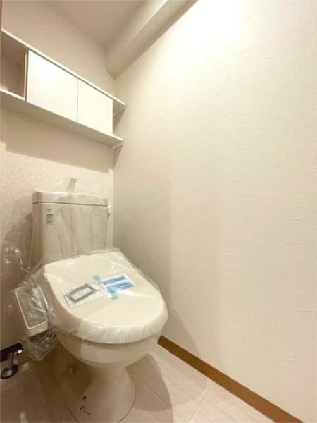 画像12:トイレは温水洗浄便座完備