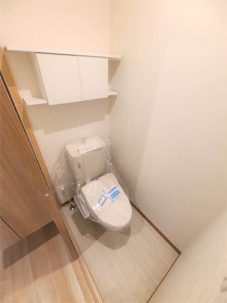 画像10:トイレは温水洗浄便座完備
