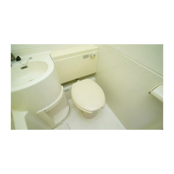 画像6:トイレ（同仕様タイプ）