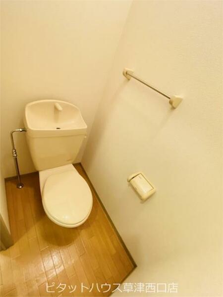 画像13:トイレ（反転タイプ）別の部屋の写真です。