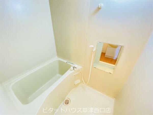 画像6:風呂（反転タイプ）　別の部屋の写真です。